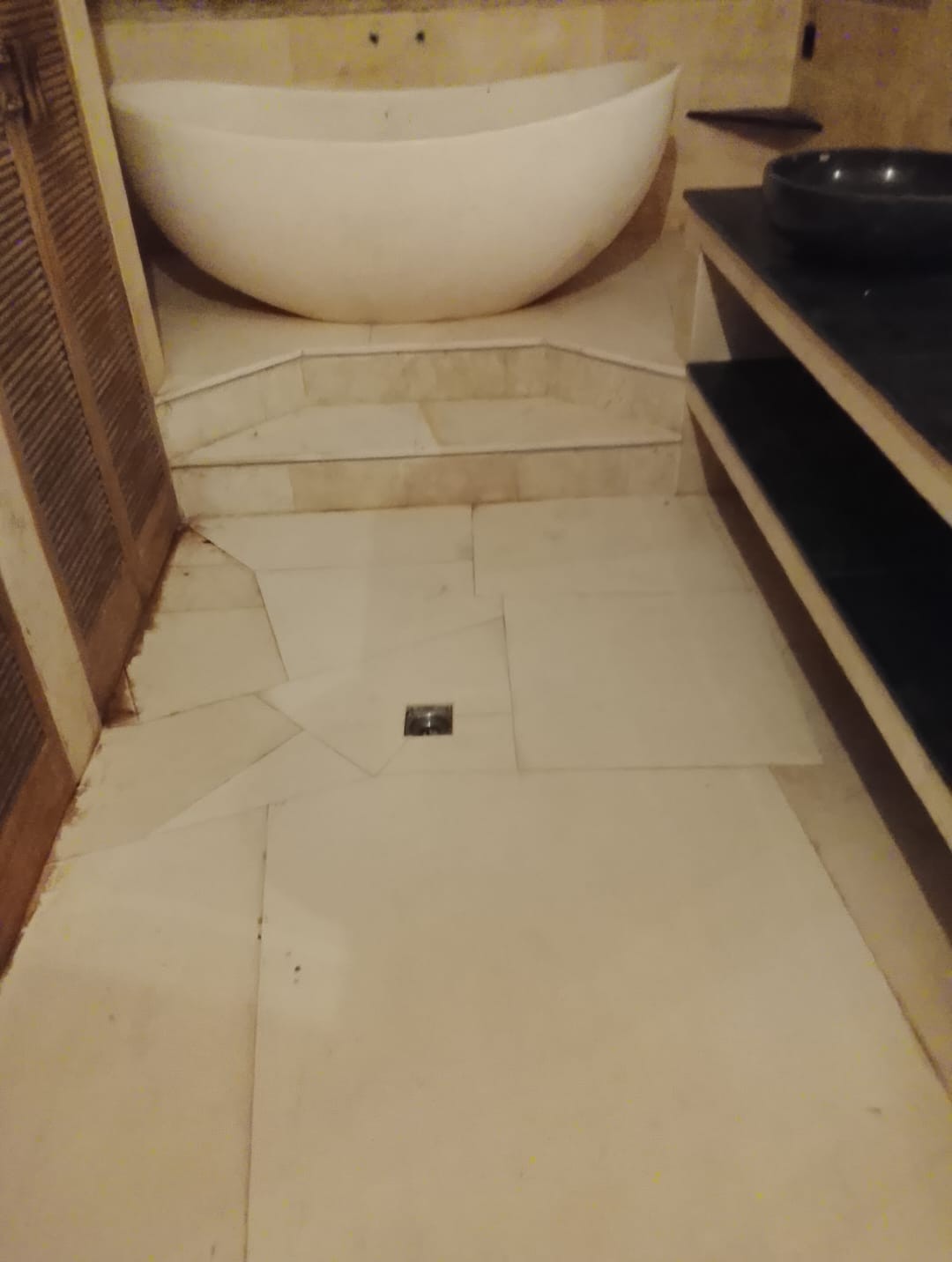 Bathroom Before Deep Cleaning